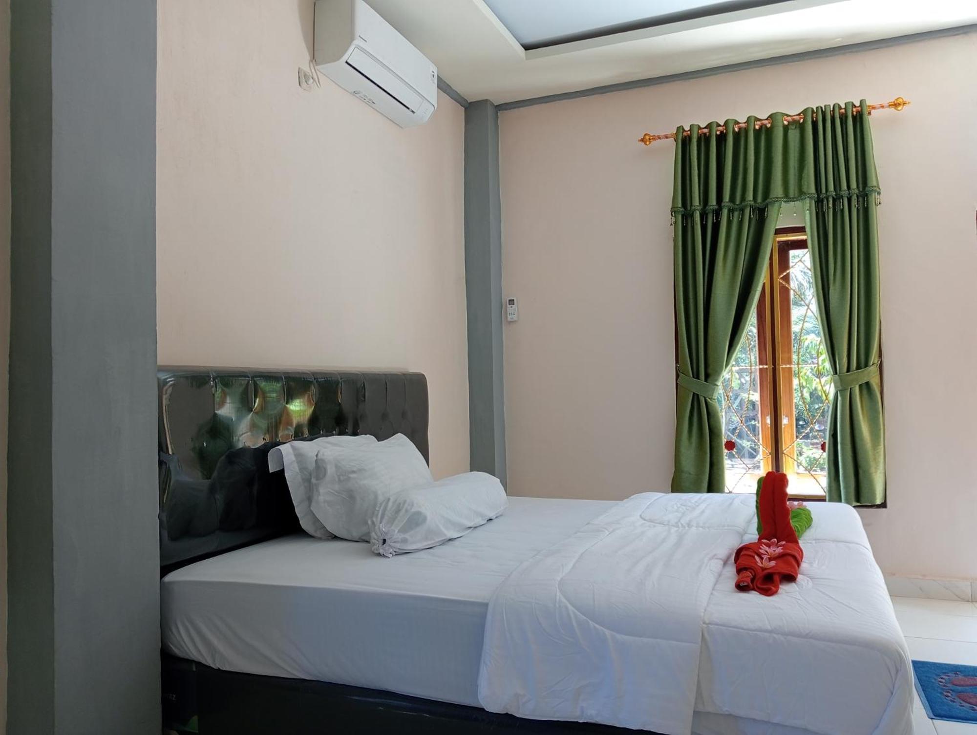 Yusilver Guest House Лабуан-Бахо Номер фото